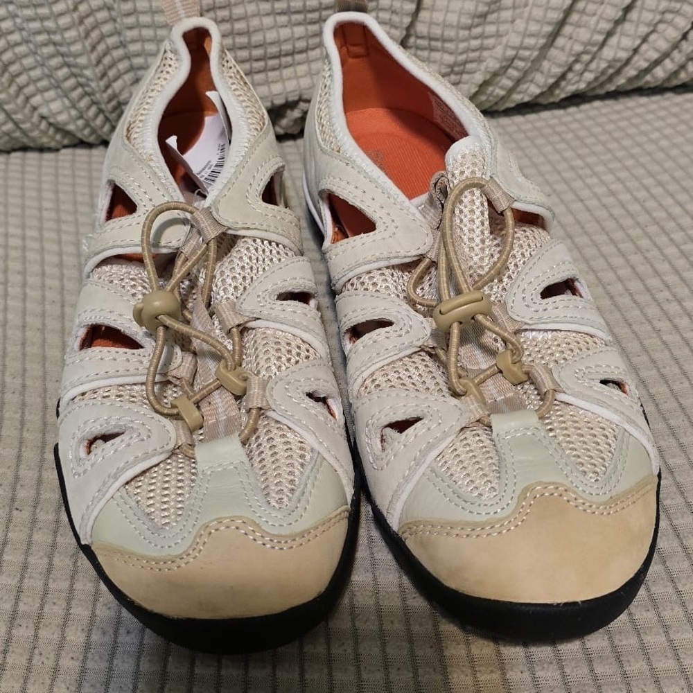 Rockport Cream and Tan Athletic Shoes with Saddle Accent‎
